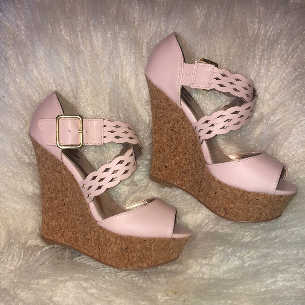 NEW! Qupid Wedge: Light Pink size 6.5